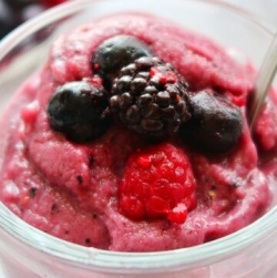 Vegan-berry-nice-cream